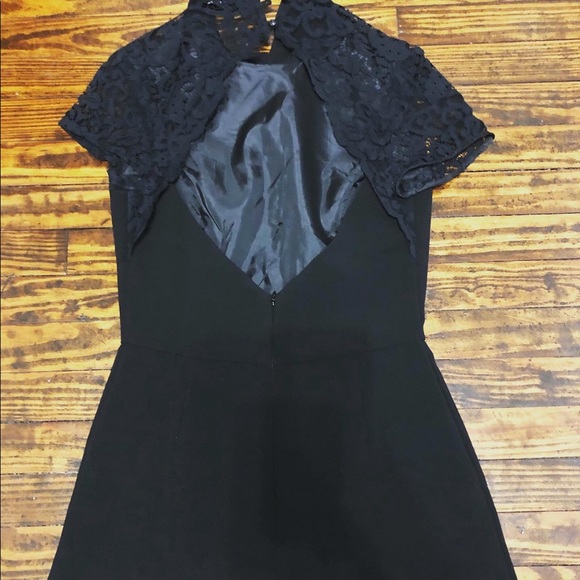 Black shorts romper with collar and open back - Picture 2 of 2